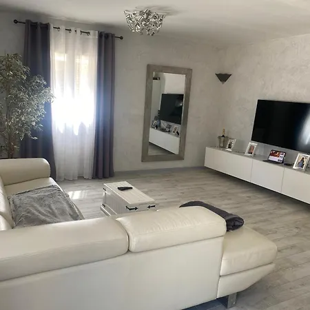 Maison, Hauteur De Nîmes