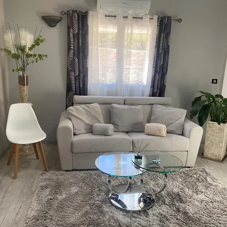 Maison, Hauteur De * Nîmes